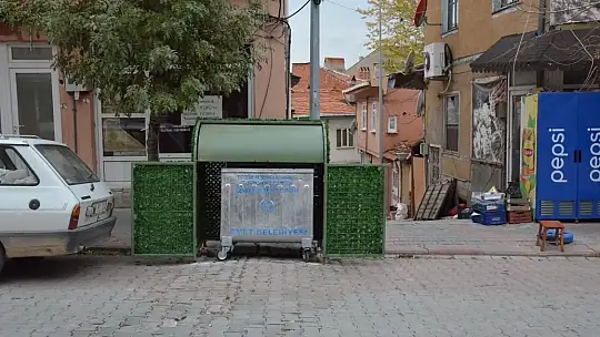 Emet'te Çöp Konteynırları Yeşile Bürünüyor