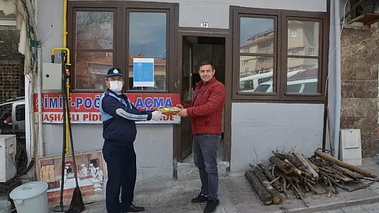 Emet Belediyesinden Sahada Etkin Mücadele Gösteren Vatandaşlara Moral Desteği