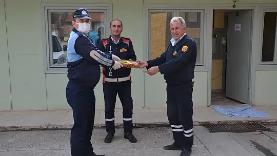 Emet Belediyesinden Sahada Etkin Mücadele Gösteren Vatandaşlara Moral Desteği