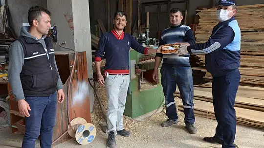 Emet Belediyesinden Sahada Etkin Mücadele Gösteren Vatandaşlara Moral Desteği