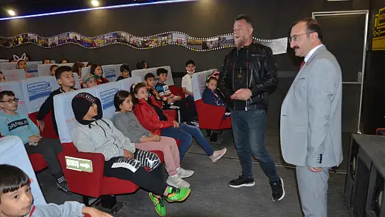 Emet'te Çocuklar Sinema Şenliğinde Eğlendi