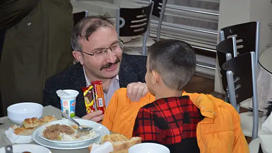 Emet'te depremzede ailelere iftar yemeği