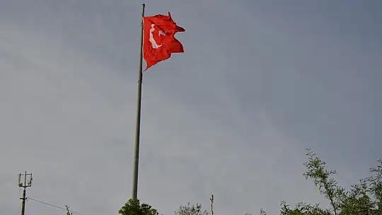 19 Mayısta Emet Bayrak Tepeye 101 M2'lik Dev Türk Bayrağı