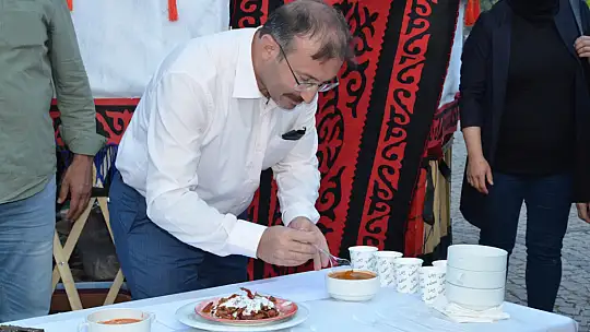 Gürpınarda Çıkan Yangında 2 Katlı Ev Yandı