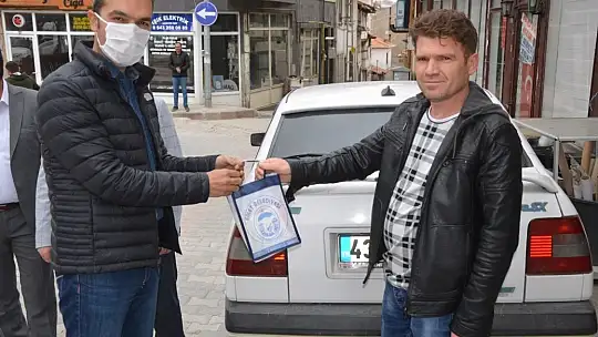 Ulusal Egemenliğin 100.Yılında Emet Belediyesinden Tüm Esnaflara Bayrak
