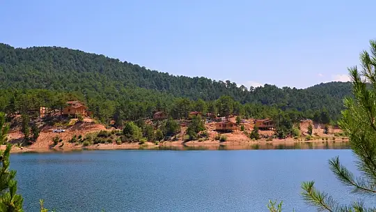 Yeniceköy Gölet Bungalov Evlerinin Tamamlanması Heyecanla Bekleniyor