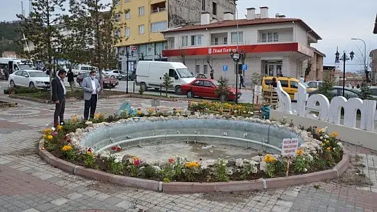 Emet Belediyesince Şehrin Her Tarafı Çiçeklerle Donatılıyor