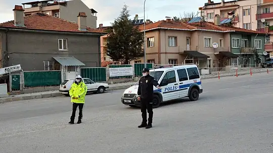 Yüzde 70'i Karantinada Olan Emet'te Hafta Sonu Yasakları Sakin Geçiyor