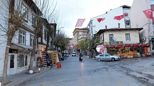 Yüzde 70'i Karantinada Olan Emet'te Hafta Sonu Yasakları Sakin Geçiyor