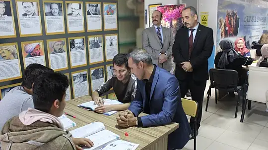 Kaymakam Çiçek'ten Üniversiteye Hazırlanan Gençlere Moral Ziyareti