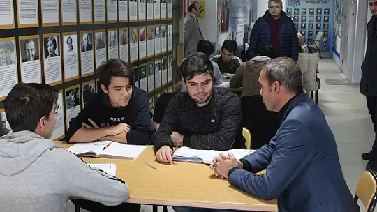 Kaymakam Çiçek'ten Üniversiteye Hazırlanan Gençlere Moral Ziyareti
