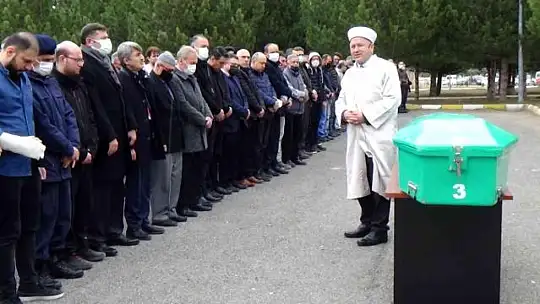 Rektör Uysal Makam Şoförünün Cenazesinde Gözyaşlarını Tutamadı