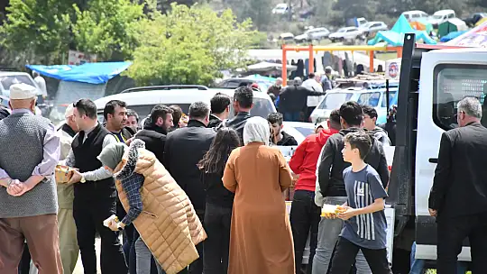 Binlerce İnsan Baharı Emet Tahtalı'da Karşıladı
