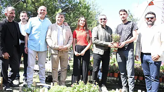 6841 Araç Katıldı 25Bin İnsan Bahar Şenliğinde Buluştu