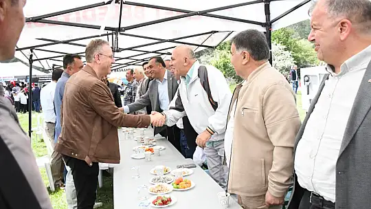6841 Araç Katıldı 25Bin İnsan Bahar Şenliğinde Buluştu