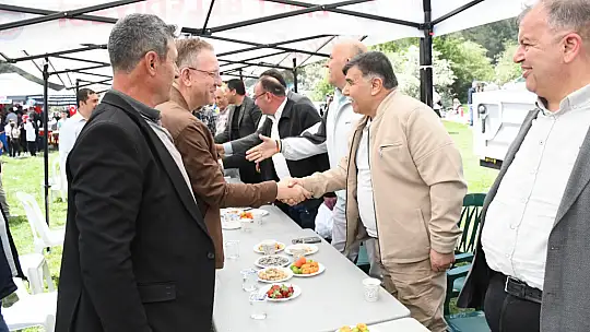 6841 Araç Katıldı 25Bin İnsan Bahar Şenliğinde Buluştu