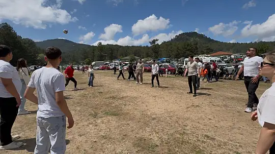6841 Araç Katıldı 25Bin İnsan Bahar Şenliğinde Buluştu