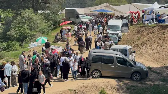6841 Araç Katıldı 25Bin İnsan Bahar Şenliğinde Buluştu