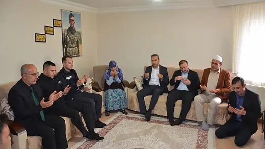 İlçe Protokolü İlk Bayram Ziyaretlerini Şehit Ailelerimize Yaptı