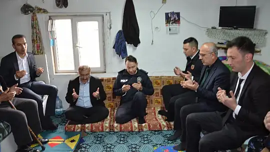 İlçe Protokolü İlk Bayram Ziyaretlerini Şehit Ailelerimize Yaptı