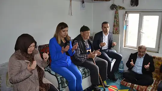 İlçe Protokolü İlk Bayram Ziyaretlerini Şehit Ailelerimize Yaptı