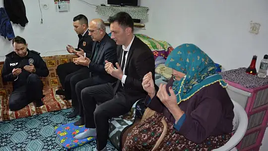 İlçe Protokolü İlk Bayram Ziyaretlerini Şehit Ailelerimize Yaptı