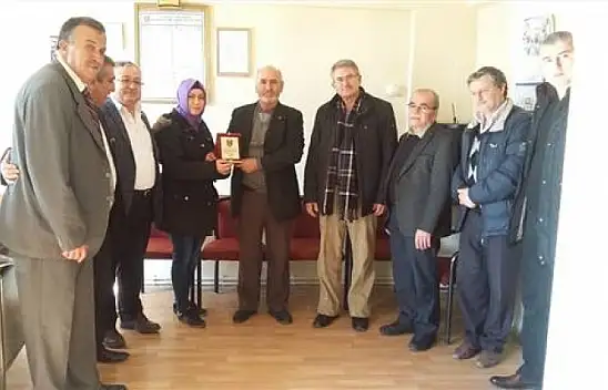 EMET'İN TEK BAYAN TAKSİCİSİNE PLAKET