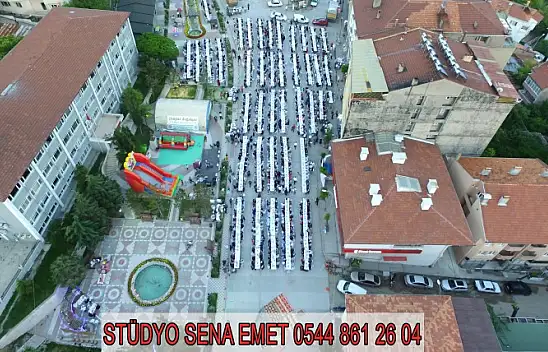 EMETLİLER BU DEFA TOPLU İFTAR İÇİN MEYDANLARDAYDI