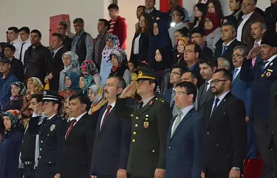 GENÇLERİN BAYRAMINDA BULUŞUP ATAMIZI ANDIK