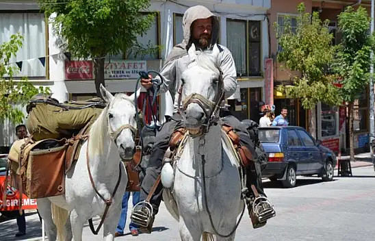 POLONYADAN KUDÜS'E 2 AT İLE KUTSAL YOLCULUK