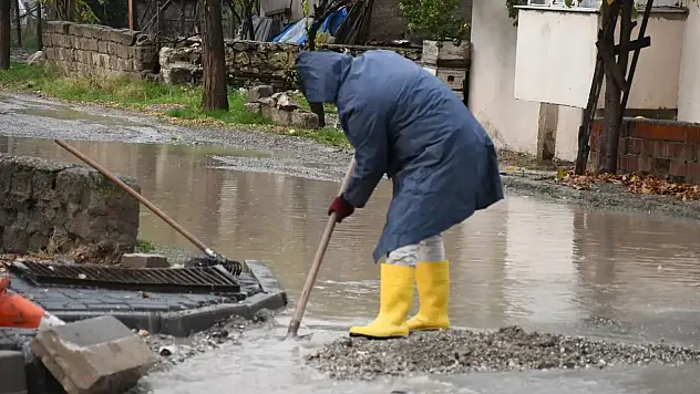 Emet'te Sağanak Yağış: Metrekareye 20 Kilogram Yağış Düştü