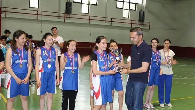 19 MAYIS BASKETBOLTURNUVASI SONA ERDİ