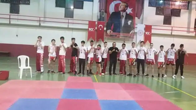 74 KİCKBOKS'CU EMET'TE BULUŞTU