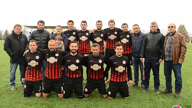 VE ŞAMPİYON  ÇİFTE KUPASINI ALDI