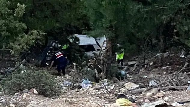 Karı-Koca Araçlarıyla Metrelerce Yuvarlandı