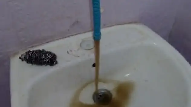 SU YERİNE MUSLUKLARDAN ÇAMUR AKIYOR