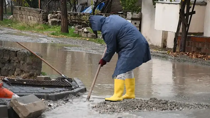 Emet'te Sağanak Yağış: Metrekareye 20 Kilogram Yağış Düştü