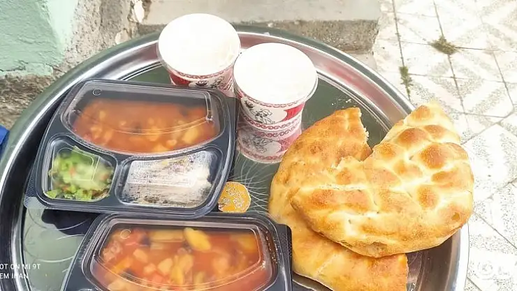 1000 Kişilik Köyde Hergün  70'den Fazla Aileye Sıcak Yemek