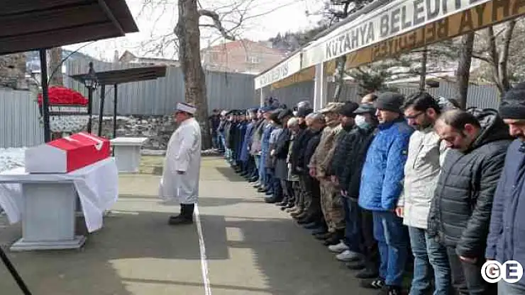 Depremde Vefat Eden Astsubay Kütahya da Defnedildi