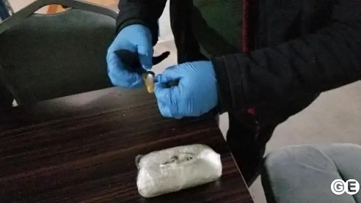Durdurulan Arabada Kadının Üzerinden  20 Bin  Tl'lik Uyuşturucu Çıktı