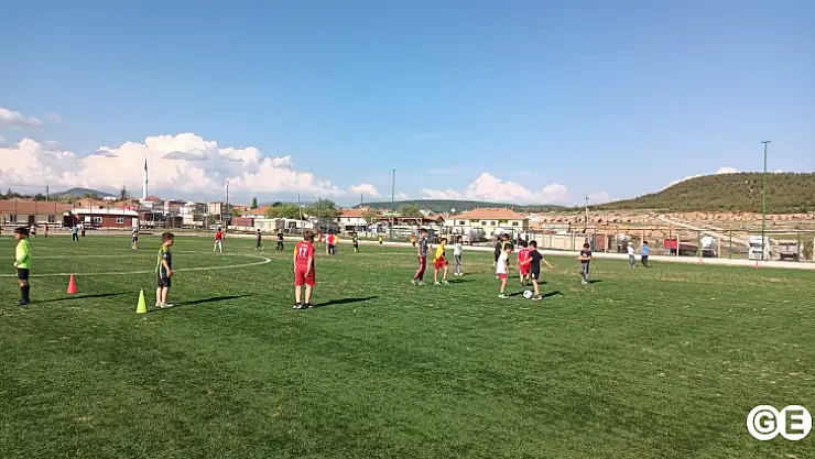 Emet Belediyesi Futbol Okulu 120 Öğrenciyle Antrenmanlara Başladı