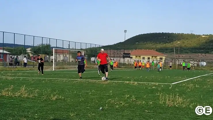 Emet Belediyespor Futbol Okulu 50 Öğrenciyle Eğitimde