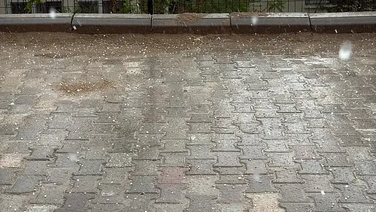 Emet İlçesi'ne Dolu Yağdı