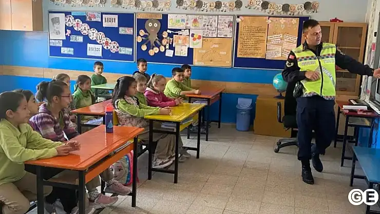 Emet'in öğrencileri trafik konusunda bilinç kazanıyor