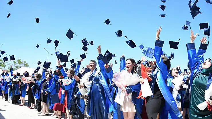 Emet MYO'da 132 Öğrenci Mezun Oldu
