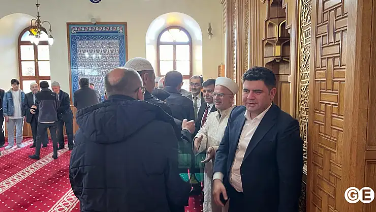 Emet'te bayramlaşma camide başladı