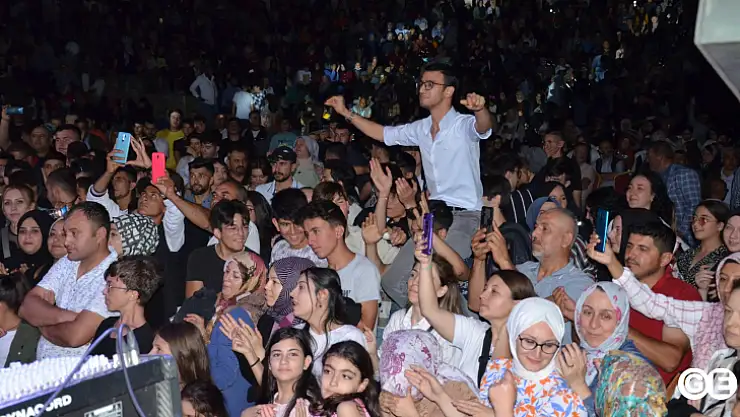 Emet'te Hüseyin Kağıt Hayranları Anfiye Sığmadı
