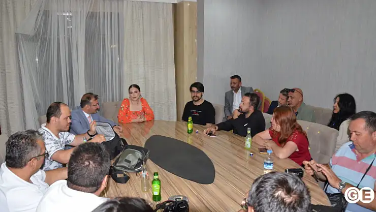 Emet'te Konser veren Zehra Basın Mensuplarıyla Buluştu