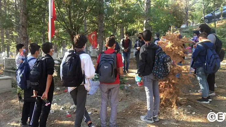 Emet Tügva'dan Şehidimiz Kabrine Anlamlı Ziyaret
