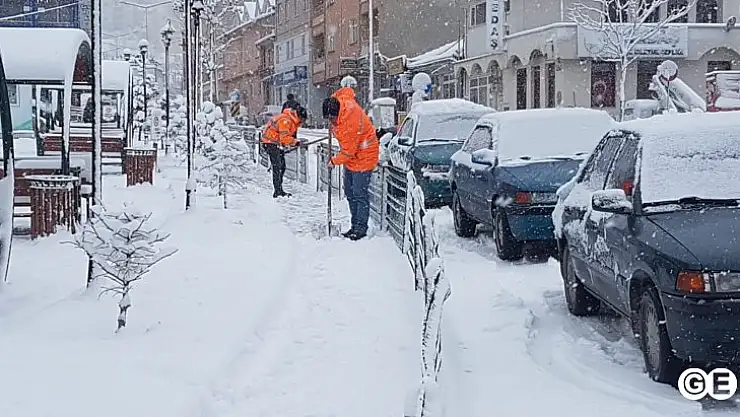 Emet'te Yoğun Kar Yağışı Tüm Ekipleri Alarma Geçirdi